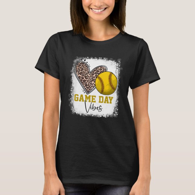 Bleached Softball Game Day Vibes Softball Mom Moth T Shirt (Framsida)