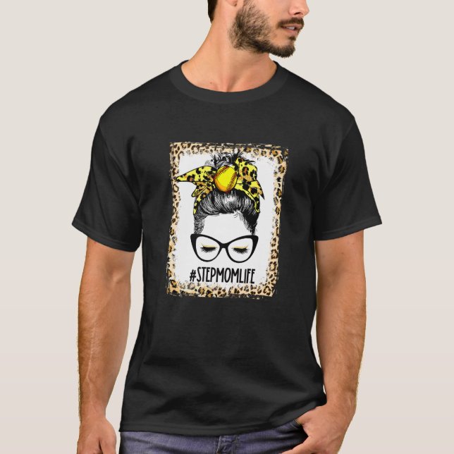 Bleached Softball Stepmamma Messy Bun Game Day Mot T Shirt (Framsida)