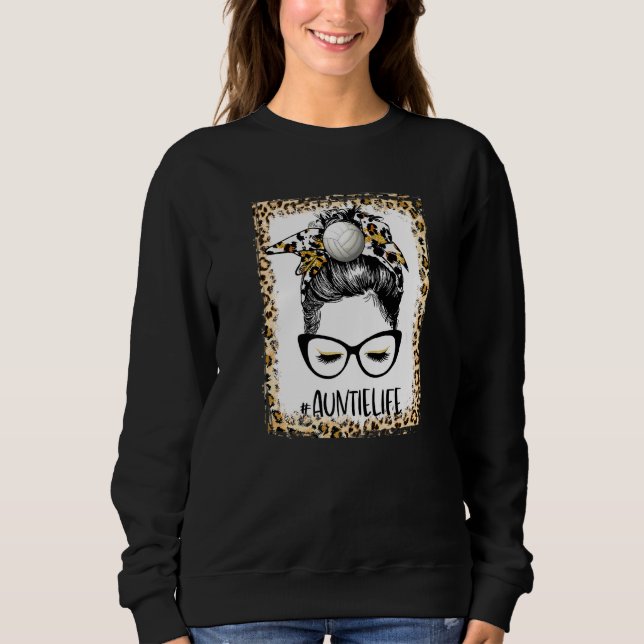 Bleached Volleyball Auntie Messy Bun Game Day Moth T Shirt (Framsida)