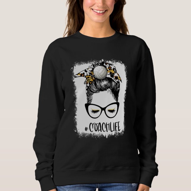 Bleached Volleyball Coach Life Leopard Messy Bun V T Shirt (Framsida)