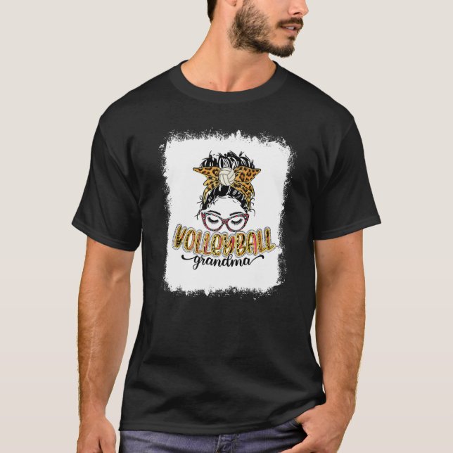 Bleached Volleyball Grandma Leopard Messy Bun Moth T Shirt (Framsida)