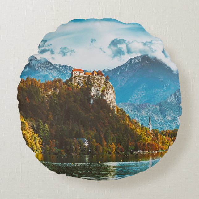 Bled Castle: slovenska Cliff Overlook. Rund Kudde (Framsidan)