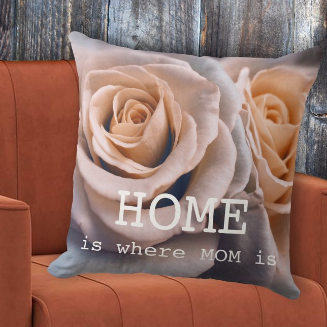 Blek Blue Peach Ro Mors dag Pillow Kudde (A lovely design pillow featuring two roses in peach with a touch of soft pale blue grey)