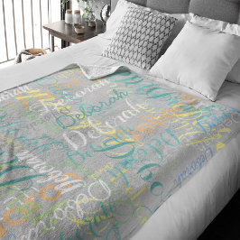 blek grått fleecefilt med hennes namn