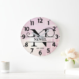 Blek Lavender Distress N Monogram Stor Klocka