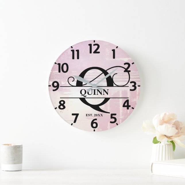 Blek Lavender Distress Q Monogram Stor Klocka (Hem)