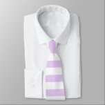 Blek Lavender Stripe Solid Färg Rand Slips<br><div class="desc">Klassisk elegant,  modern,  strippad nektie i bröllop lavender och vita färg. Lavender har strippat nektie för honom. Randig marskalkar.</div>