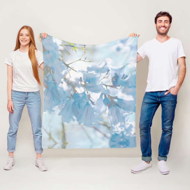 Blek Pastel Blue Jacaranda Träd Flowers Blommar Fleecefilt (På plats)