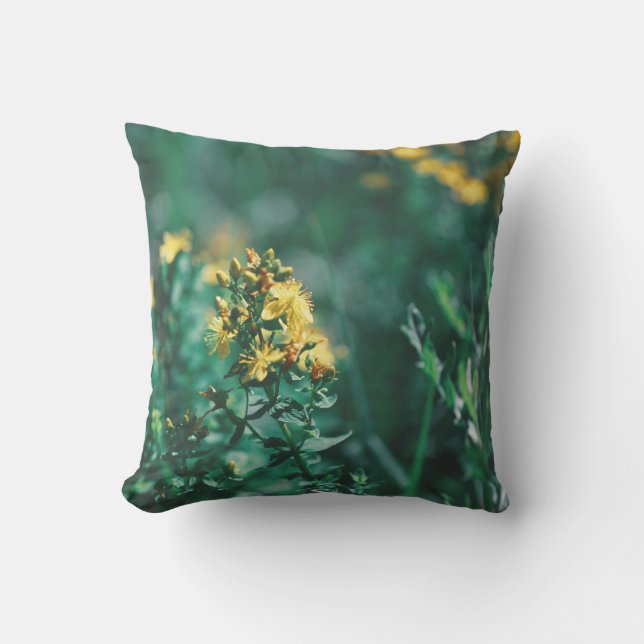 Blek Pastel Grönt Gult St. John's Wort Kudde (Framsida)