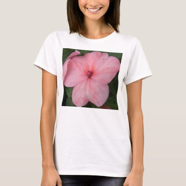 Blek Rosa Impatiens Flower Dam T Shirt (Framsida)