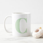 Blekens Grönt och vita polkatodmonogram Kaffemugg<br><div class="desc">Skapa din egen monogrammerade vita polka-namn-design på ett kaffe kopp. Lägg till en namn för att skapa din egen personlig-gåva. Anpassa grönten blek färg eller modern stil. Utformningen fungerar bäst med vita bakgrundspresentationer.</div>