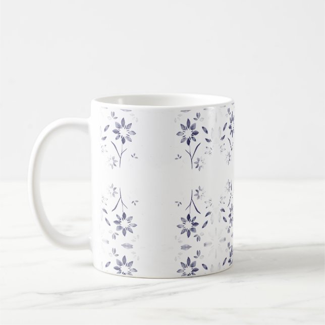 Bleknat Blått Och Vitt Blommönster Kaffemugg (Vänster)