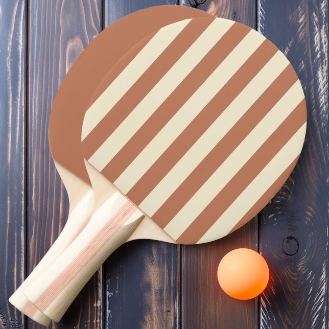 Blekröd randig och enfärgad polotröja pingisracket (Skapare uppladdad)