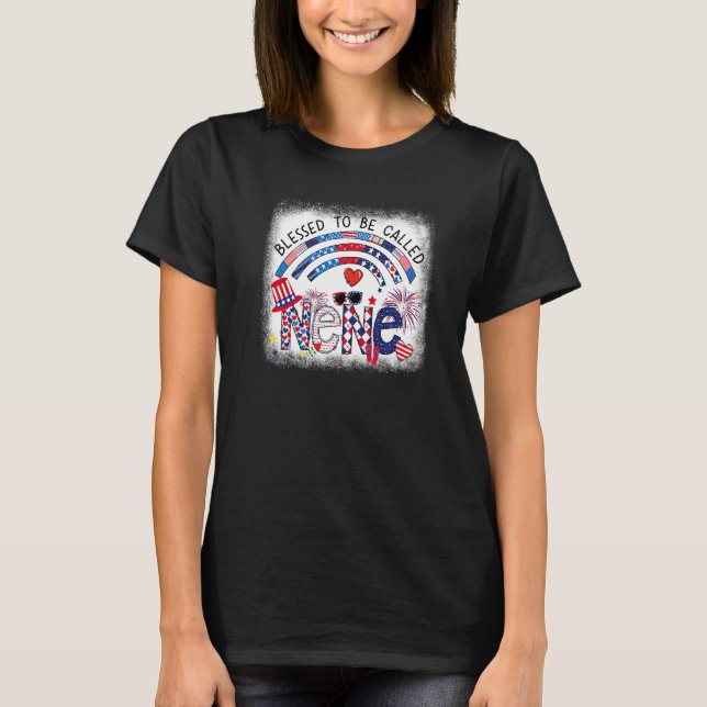 Blekt bläck som kallas "Nene Patriotic 4th O T Shirt (Framsida)