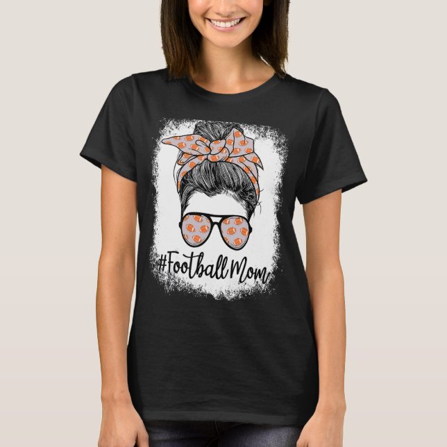 Blekt fotbollsleopard och Messy Bun Player Mamma T Shirt (Framsida)