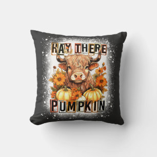 Blekt hö där Pumkin Highland Cow Fall Autumn Kudde