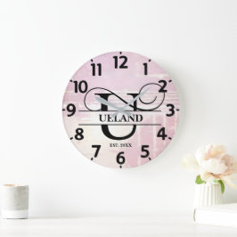Blekt Lavendel Distressed U Monogram Stor Klocka