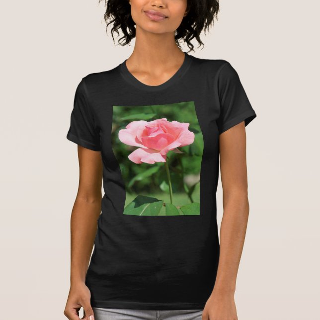 Blekt rosa ros tee shirt (Framsida)