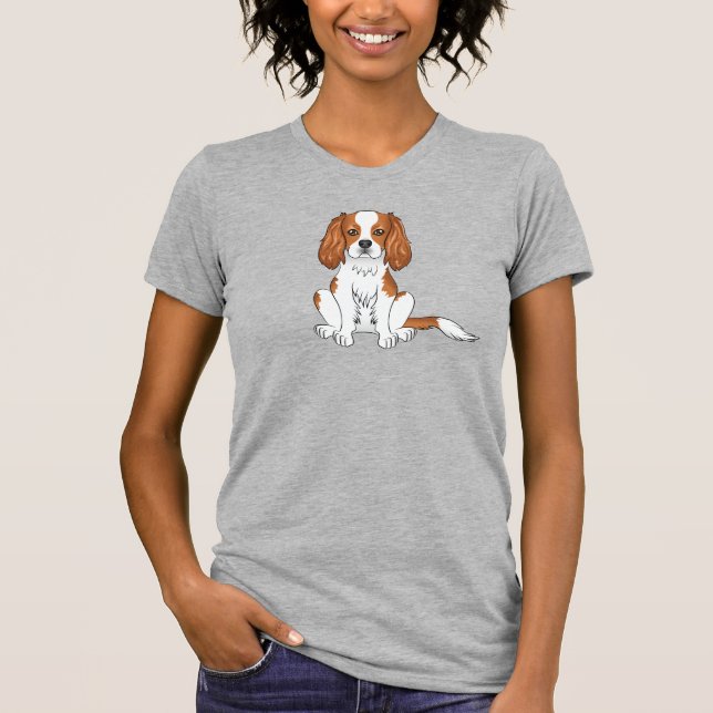 Blenheim Cavalier Kung Charles Spaniel Hund Sitta T Shirt (Framsida)
