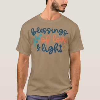 Blesingar från Kärlek och Light Hanukkah Menorah J T Shirt