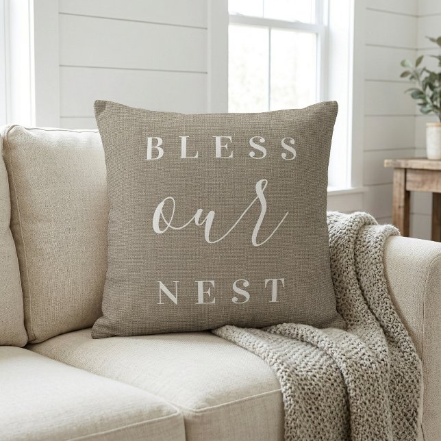 Bless our Nest | Rustic Beige Farmhouse Kudde (Skapare uppladdad)