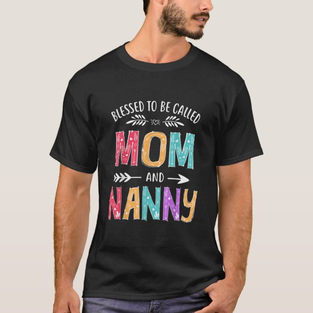 Bless ska kallas mamma och nanny t shirt (Framsida)