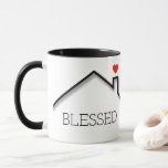 Bless this Home Mugg<br><div class="desc">Ett rött hjärta över tak i ett hem med ord "BLESSED" finns på framsidan och baksidan av mugg.</div>
