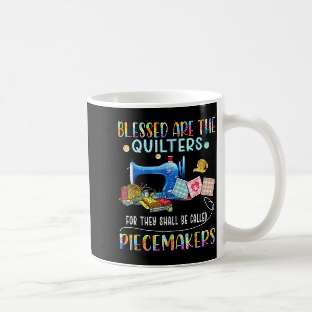 Blessed Are The Quilters Funny Sewing Quote Gift  Kaffemugg (Höger)