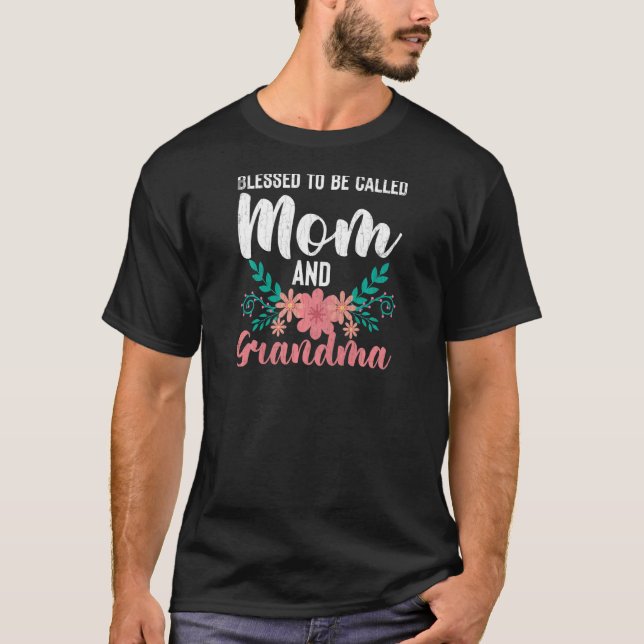 Blessed Mom And Grandma Grandmother Nana Graphic T Shirt (Framsida)