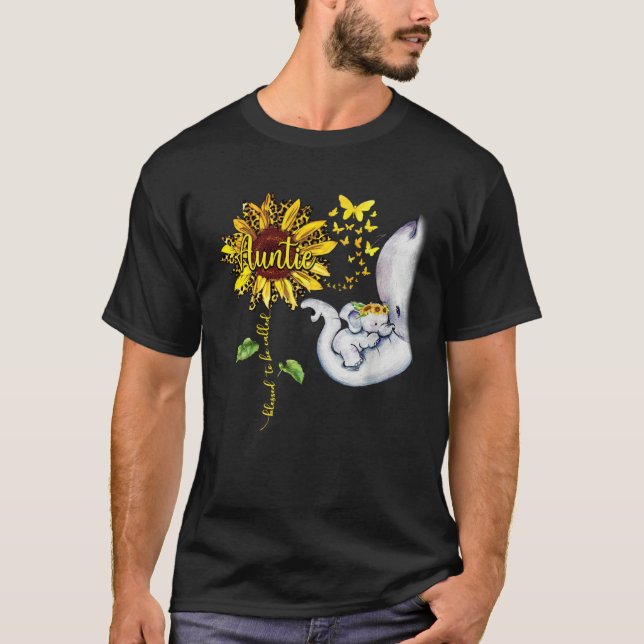 Blessed To Be Called Auntie  Elephant Sunflower T Shirt (Framsida)