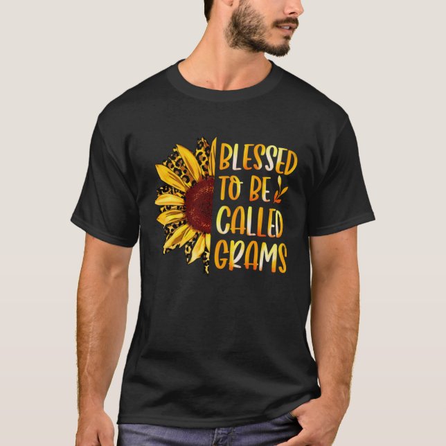 Blessed To Be Called Grams Cute Sunflower Mothers  T Shirt (Framsida)