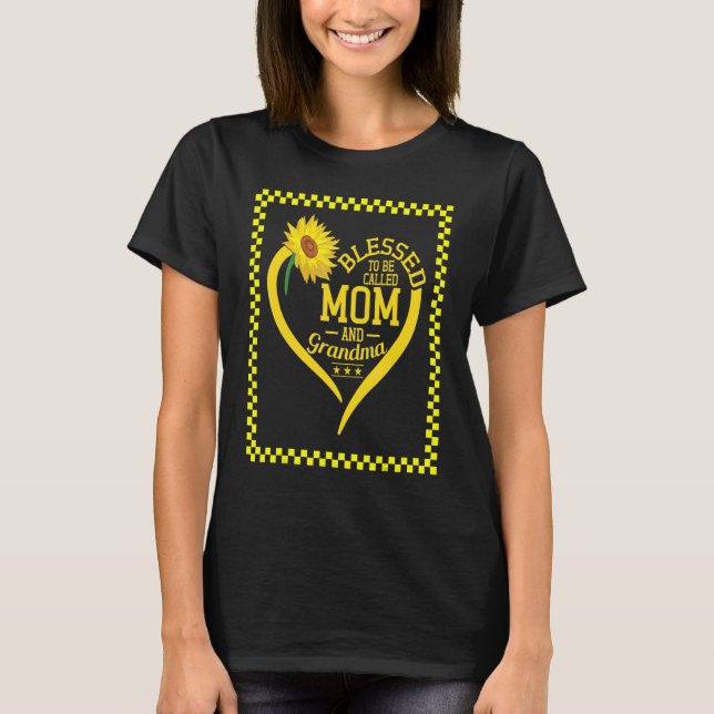 Blessed to Be Called Mom and Grandma Mothers Day S T Shirt (Framsida)
