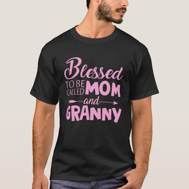 Blessed To Be Called Mom And Granny Motheru2019s D T Shirt (Framsida)