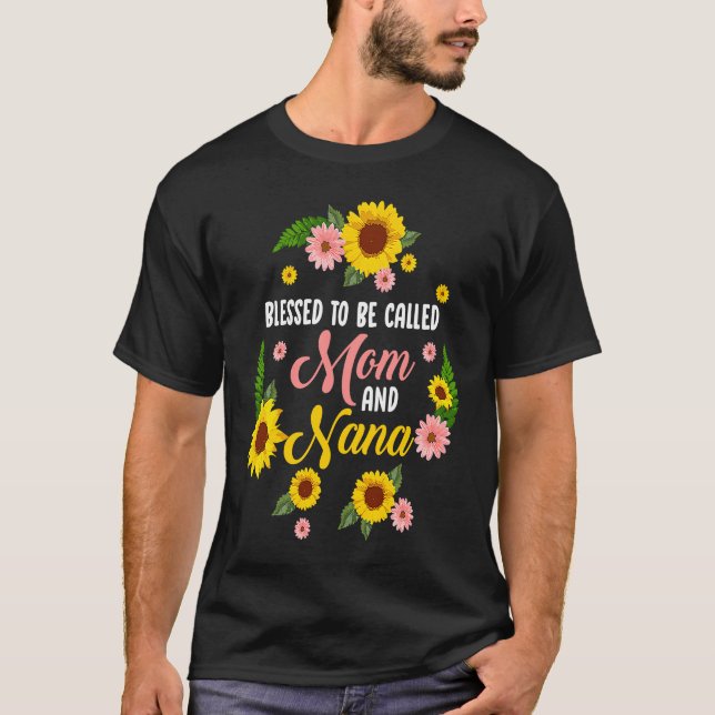 Blessed To Be Called Mom And Nana Quote Sunflower T Shirt (Framsida)