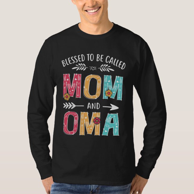 Blessed To Be Called Mom and Oma  Grandma Mothers  T Shirt (Framsida)