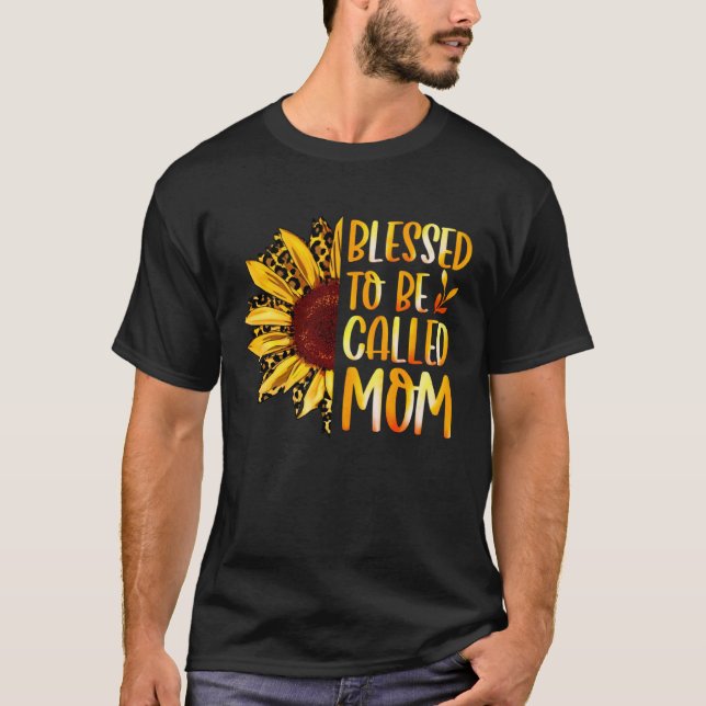 Blessed To Be Called Mom Cute Sunflower Women Moth T Shirt (Framsida)