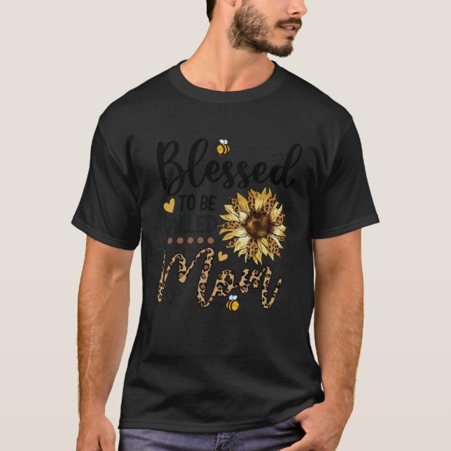 Blessed To Be Called Mom Leopard Sunflower Bee T Shirt (Framsida)