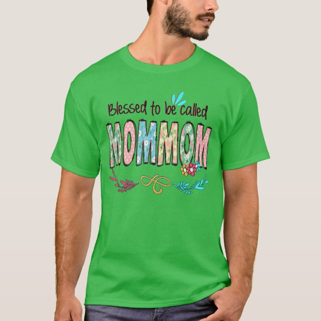 Blessed to Be Called Mommom Floral Mothers Day boy T Shirt (Framsida)