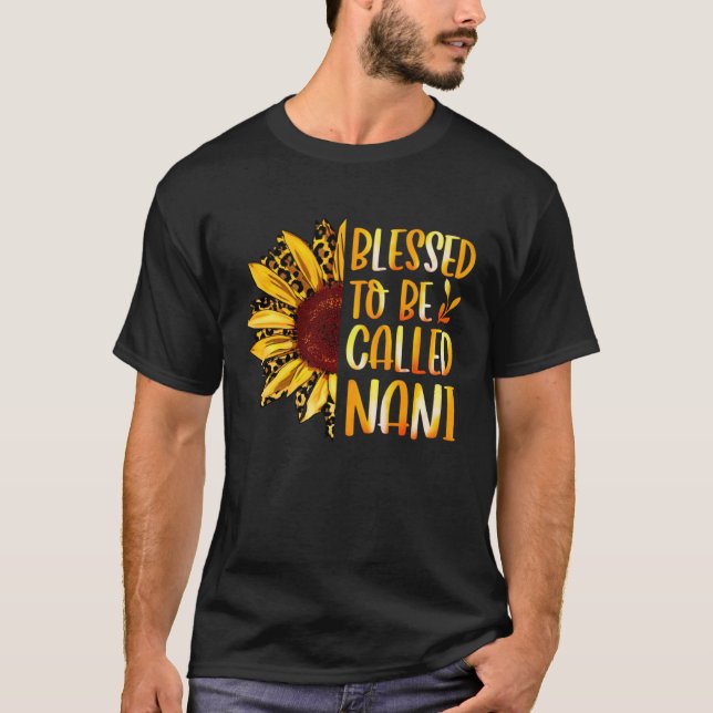 Blessed To Be Called Nani Cute Sunflower Mothers D T Shirt (Framsida)