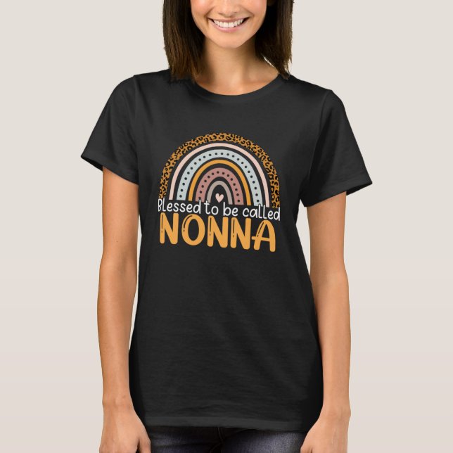Blessed To Be Called Nonna Leopard Rainbow Best Mo T Shirt (Framsida)