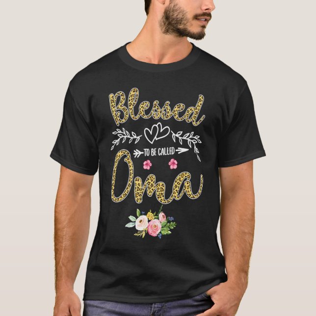 Blessed To Be Called Oma  Pretty Leopard Print T Shirt (Framsida)