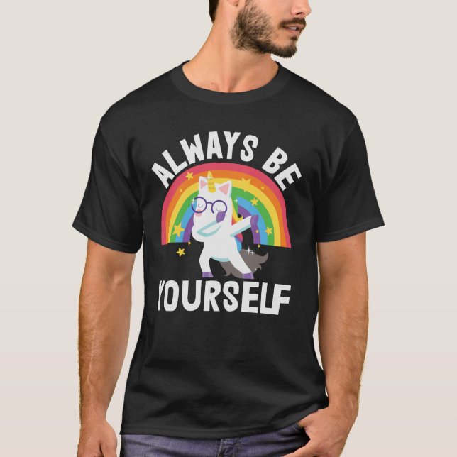 Bli alltid själv lgbtq-pridets regnbågsenmajs t shirt (Framsida)