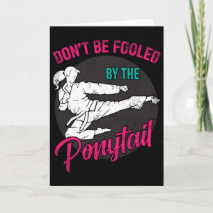 Bli inte lurad av Ponytail Taekwondo Girl Bla Kort