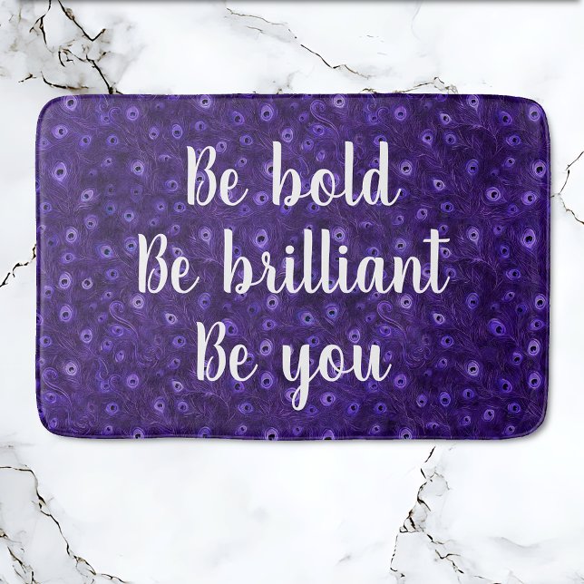 Bli Lila Peacock Paradise Badrumsmatta (Purple Peacock Paradise - Be bold, Be brilliant, Be you Bathmat.)