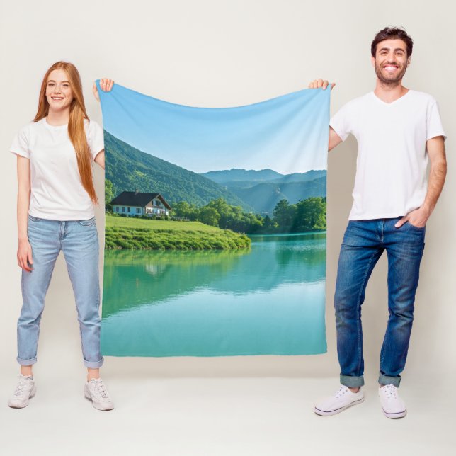 "Bli lugn och ro - Lakeside Serenity Fleecefilt (På plats)