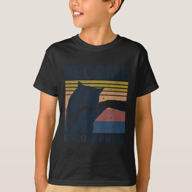 Bli oregerbar - svart katt, handfin t shirt (Framsida)