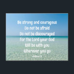 Bli starkt inspirerande bibelns versa Beach Vykort<br><div class="desc">Var stark och modig. Var inte rädd. Skall inte motarbetas. För Herren kommer Gud att vara med dig var du än går. En vacker,  motiverande,  bibel vers Joshua 1:9 skriven över ett fredligt fotografi av havet. Skicka någon styrka och uppmuntran med det här inspirerande vykortet.</div>