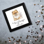 Bli starkt Pomeranian Watercolor Illustration Minnesask<br><div class="desc">Upptäck den hjärtslitande charmen i presentboxen "Be Strong Pommanian Watercolor Illustration". Med en härlig illustration av en pommansk marionett sitta bredvid en österrikisk brevlåda, är denna design ett uttryck för värme och uppmuntran. Scenen är färdig med den inspirerande frasen "Be Strong" skriven i elegantens kalligrafi, vilket ger en motivationsknapp till...</div>