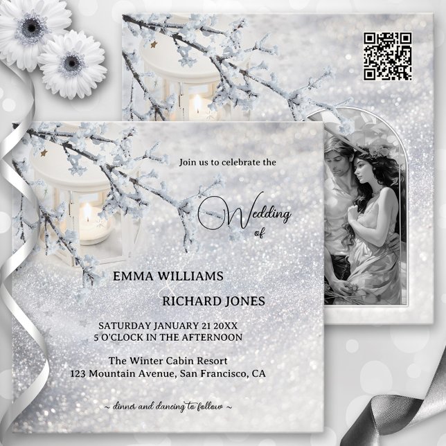 Blickande fotfoto för Snö Lantern Winter Wedding Inbjudningar (Winter wedding invitation with a lantern in sparkling snow with a tree branch, QR code and photo)
