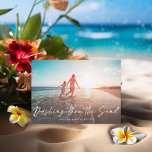 Blinka genom att köra fotot för Sand Beach-Helgdag Julkort<br><div class="desc">Det är också valfritt att sticka genom sanden i penselskriptet stil i redigerbart färger. Bakre färg är också valfritt.</div>